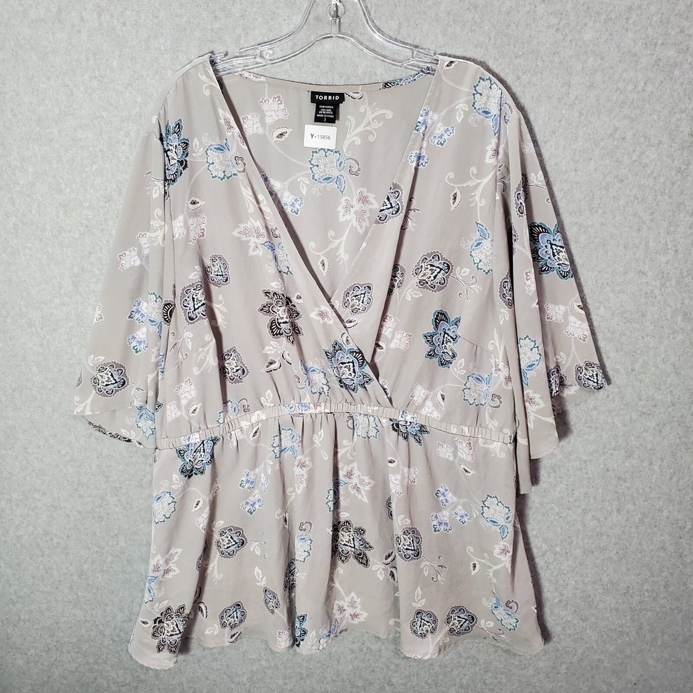 Torrid Women Top 3‎ Gray Floral Georgette Faux Wrap Flutter 3/4 Sleeves Pullover